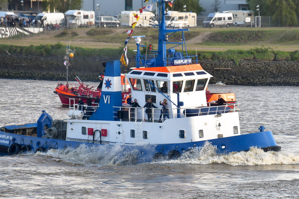 Schlepperballett auf der Elbe