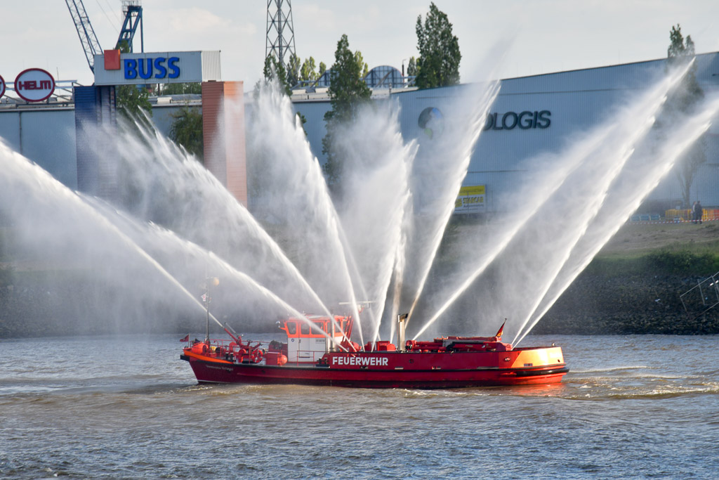 Schlepperballett auf der Elbe