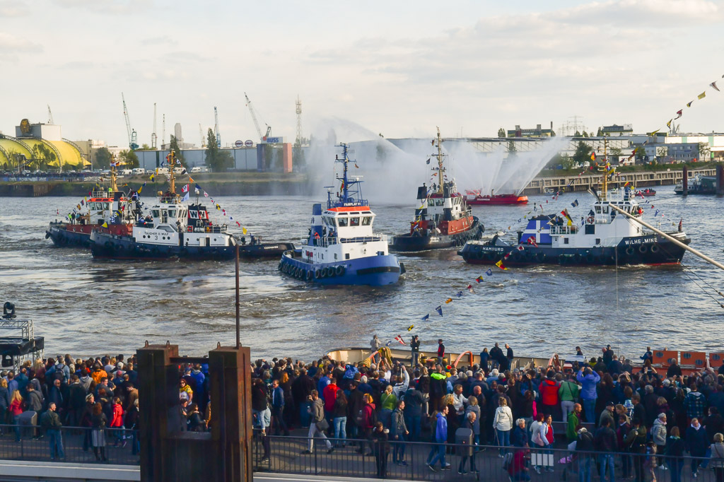 Schlepperballett auf der Elbe