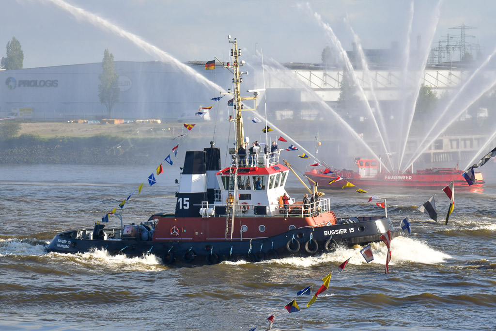 Schlepperballett auf der Elbe