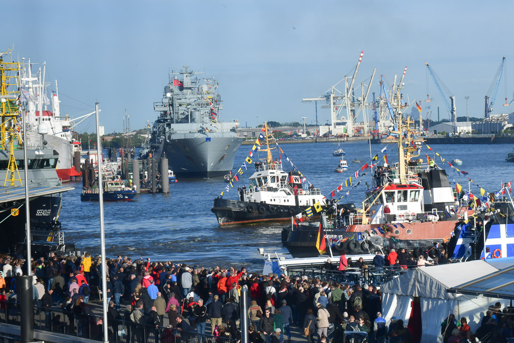 Schlepperballett auf der Elbe