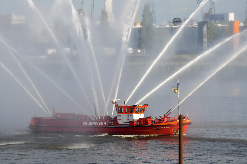 Schlepperballett auf der Elbe