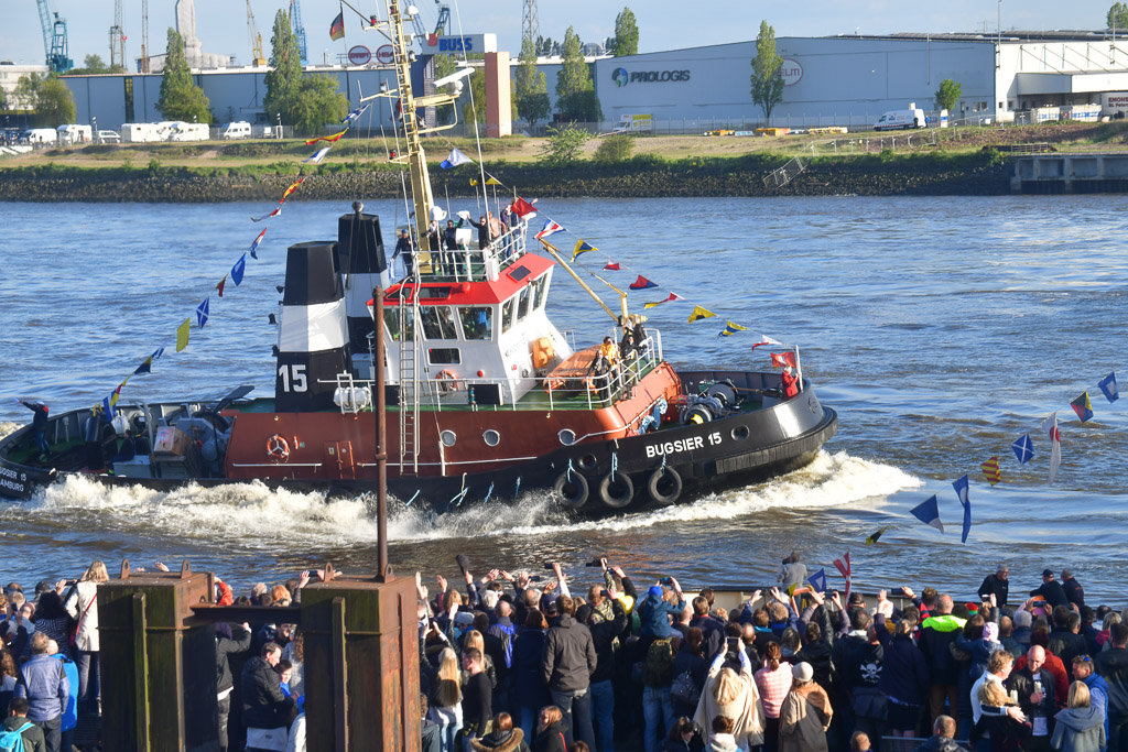 Schlepperballett auf der Elbe