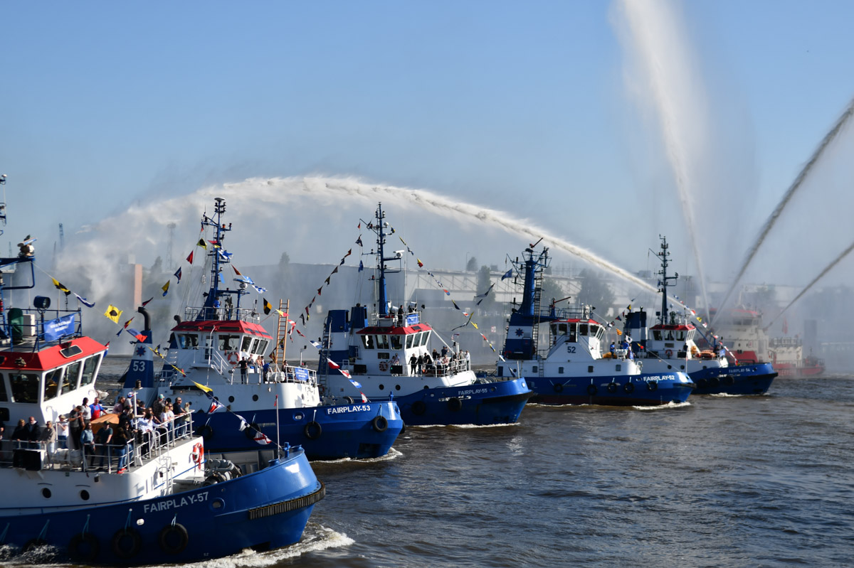 Schlepperballett auf der Elbe