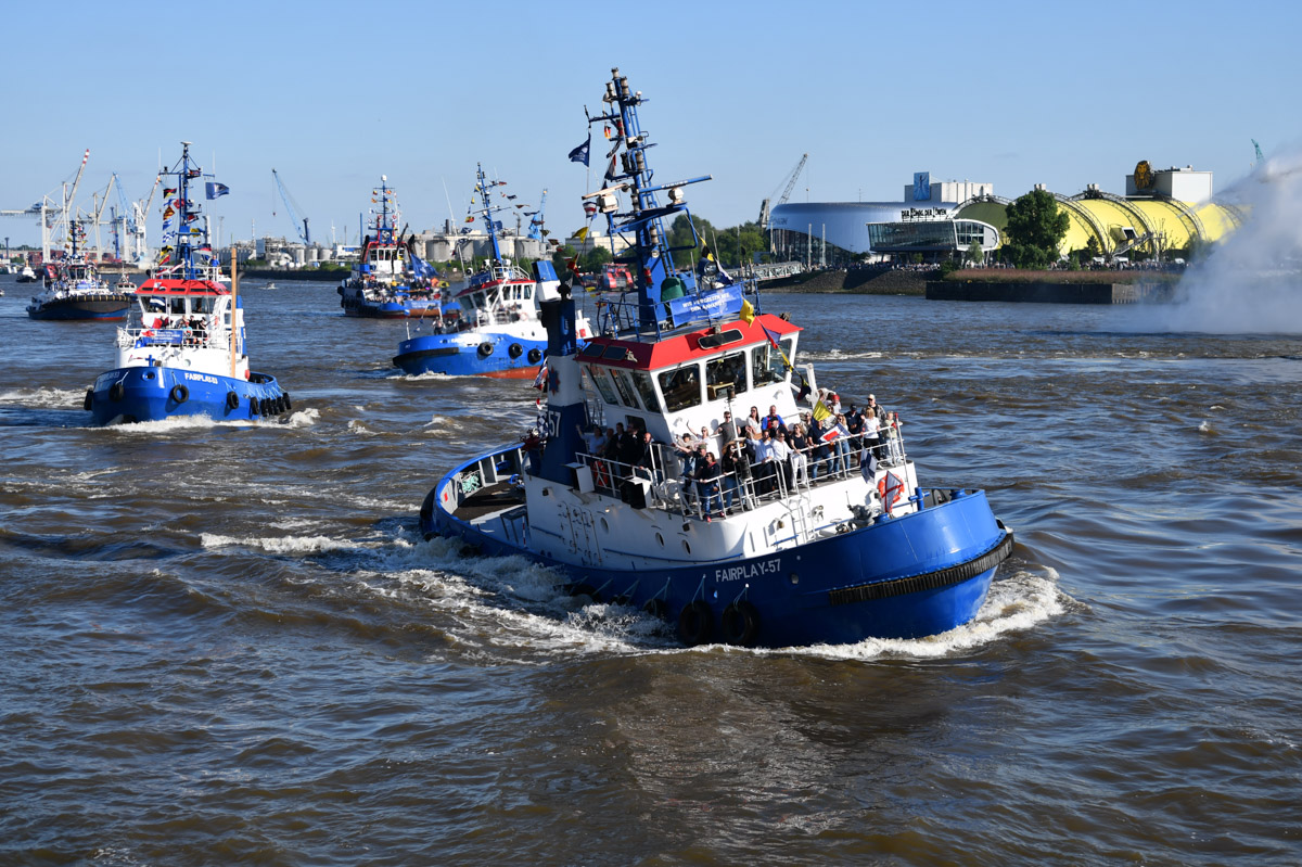 Schlepperballett auf der Elbe