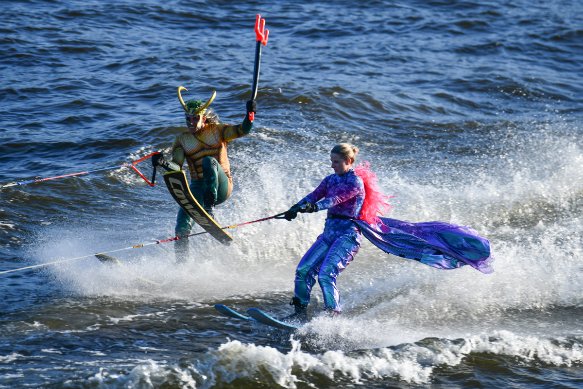Wasserski-Show auf der Elbe