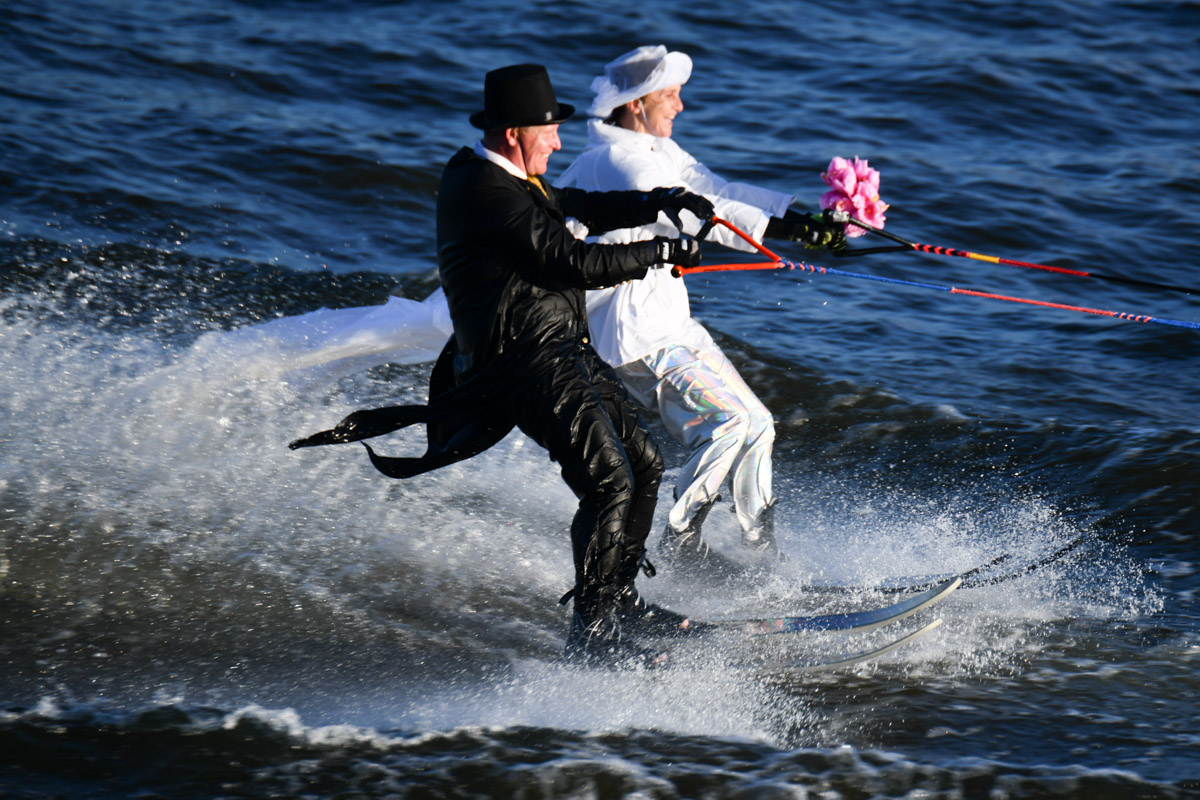 Wasserski-Show auf der Elbe