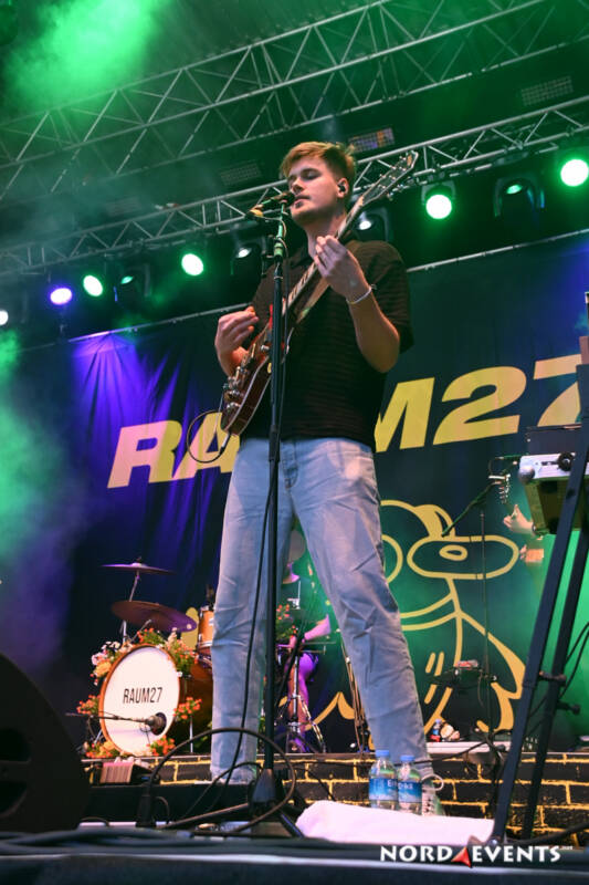 Konzert der Band Raum27 im Hochformat