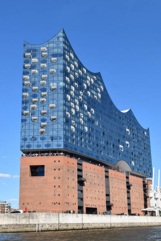 Elbphilharmonie im Hochformat