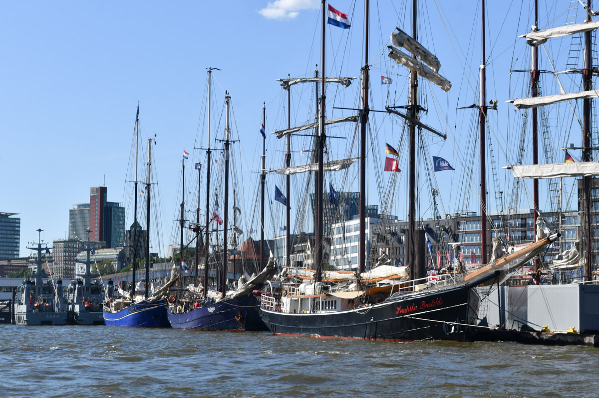 Segelschiffe im Hafen
