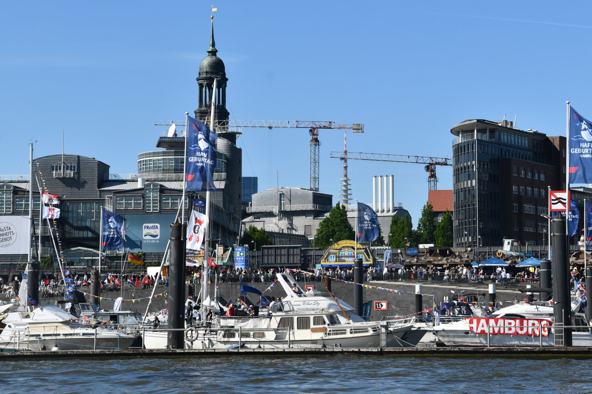 Segelschiffe im Hafen