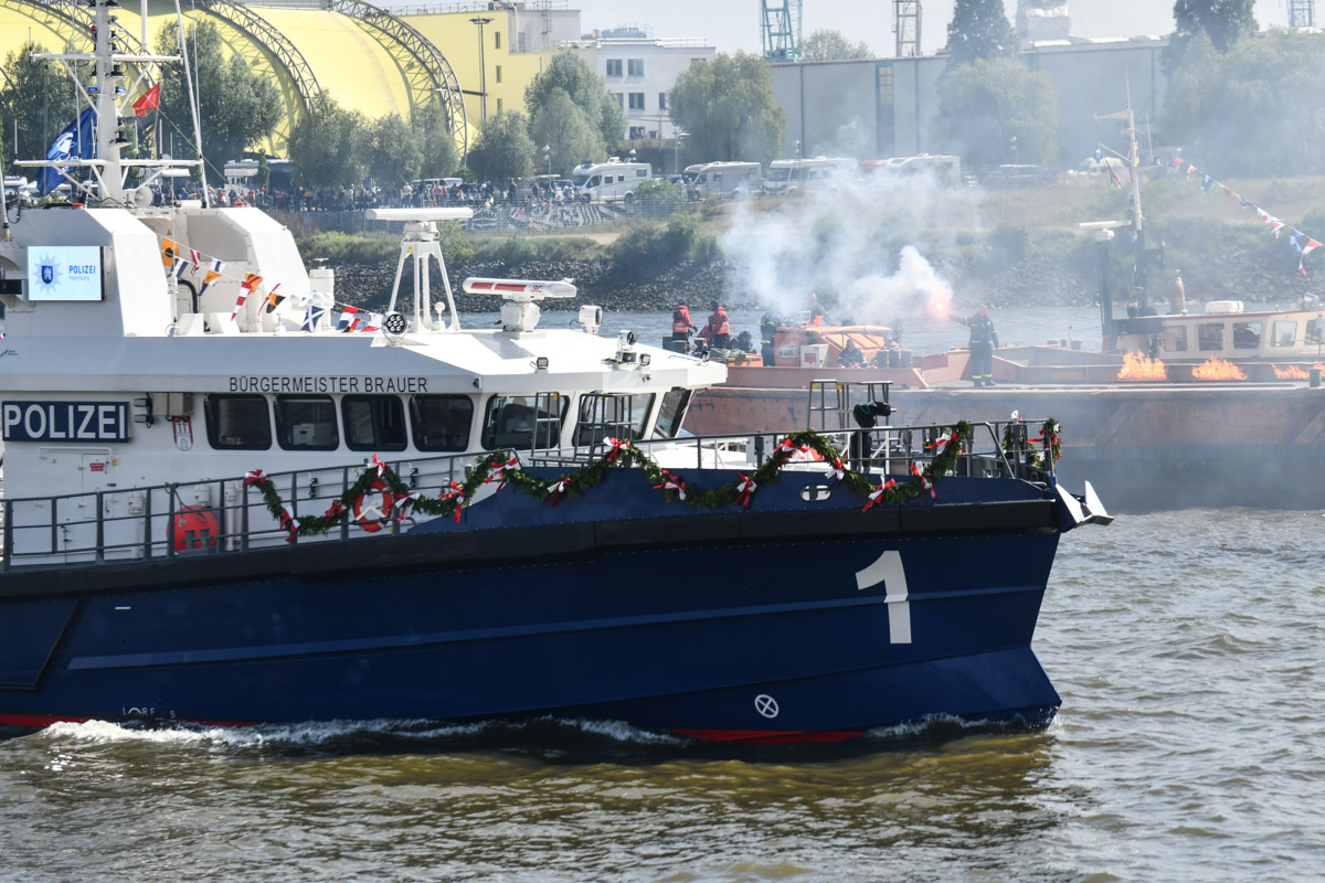 Rettungsübung auf der Elbe