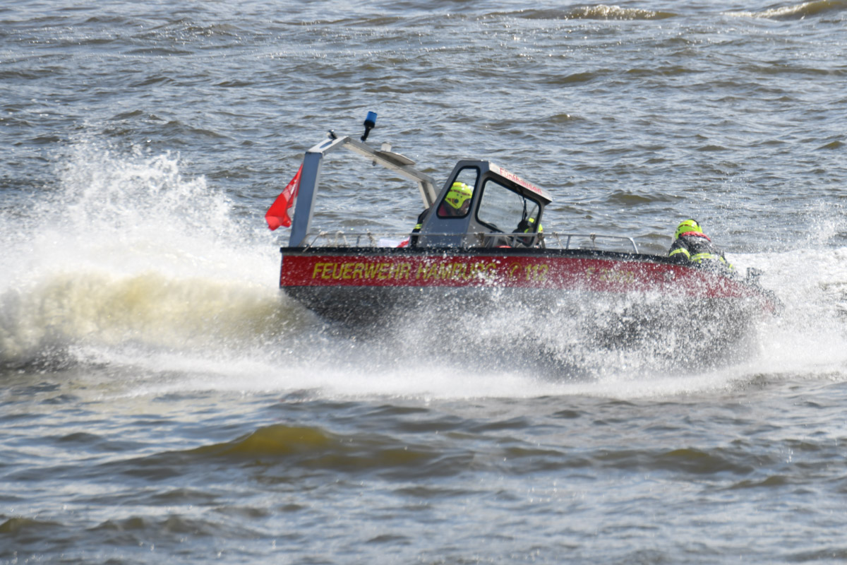 Rettungsübung auf der Elbe