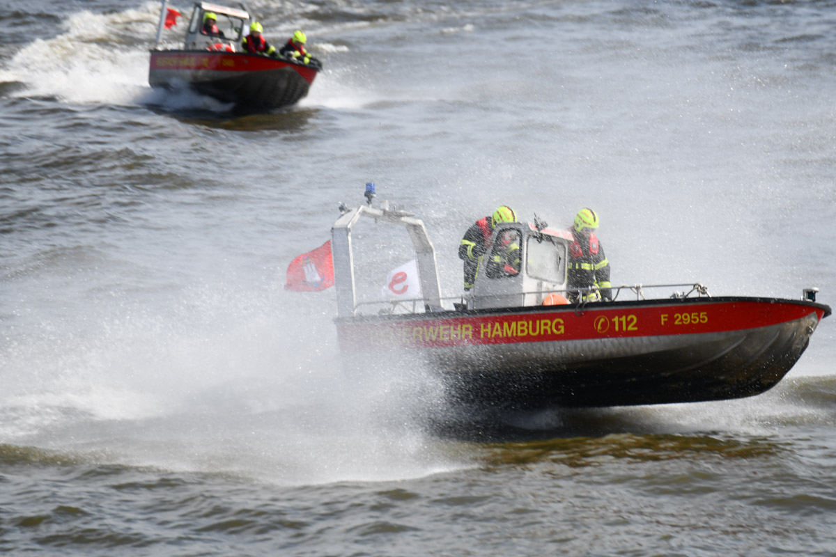 Rettungsübung auf der Elbe