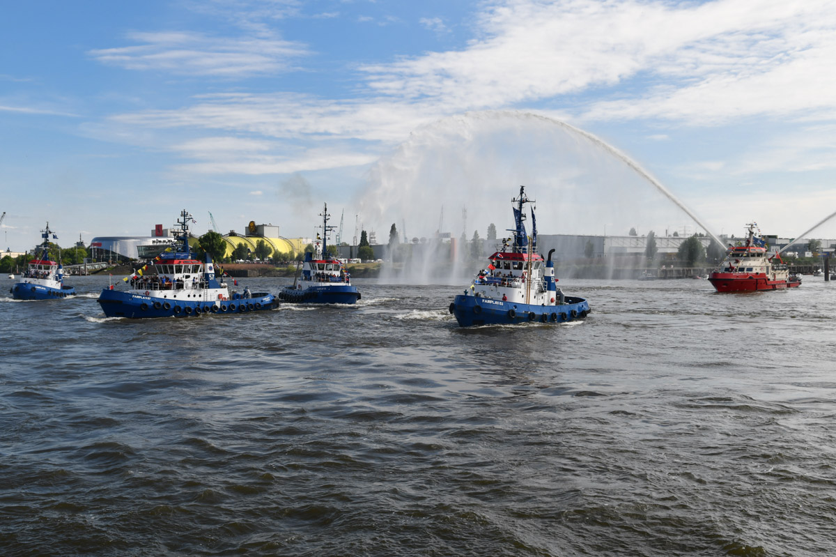Schlepperballett auf der Elbe