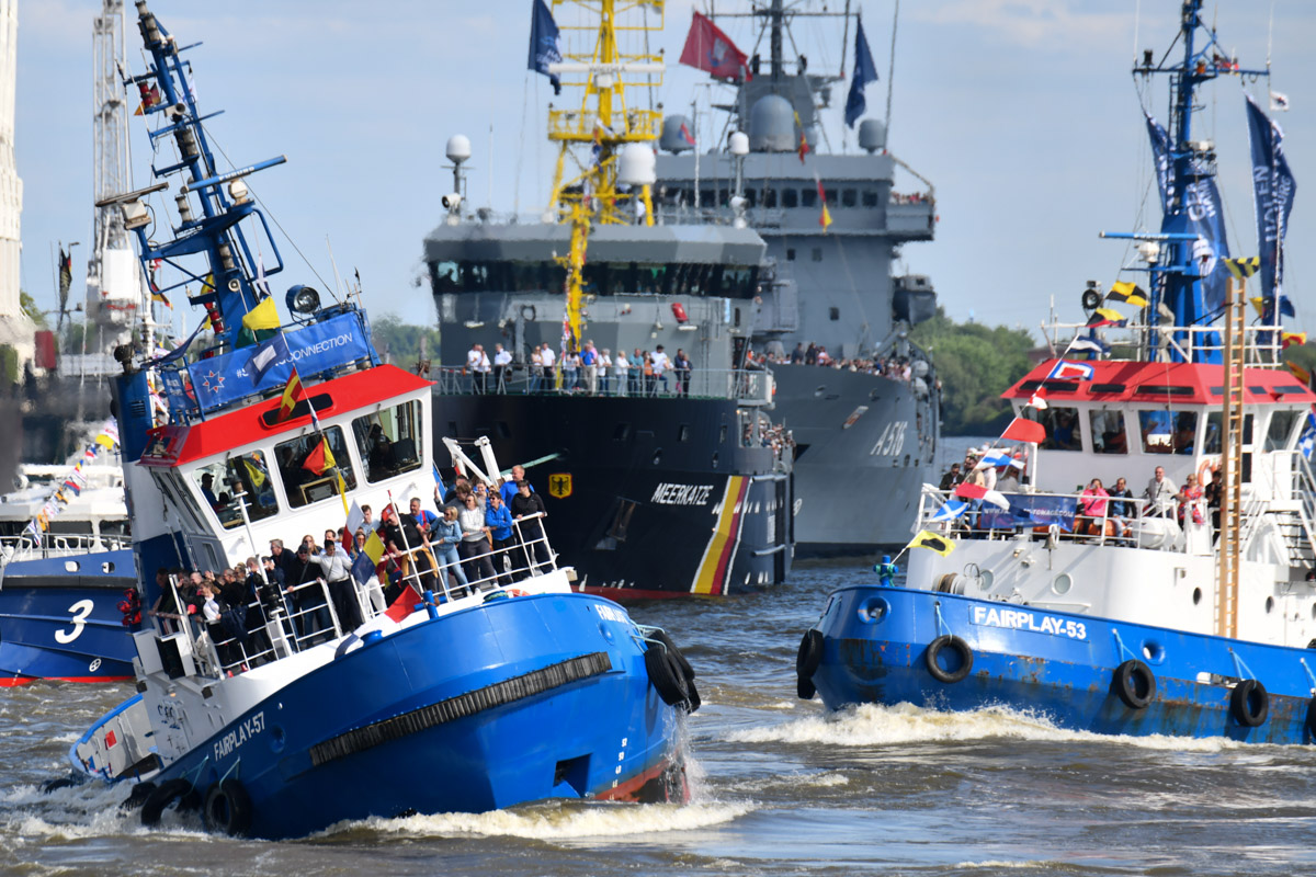Schlepperballett auf der Elbe