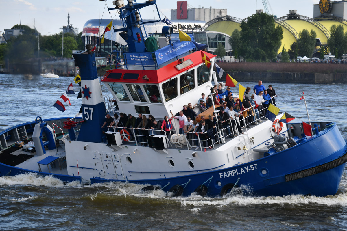 Schlepperballett auf der Elbe