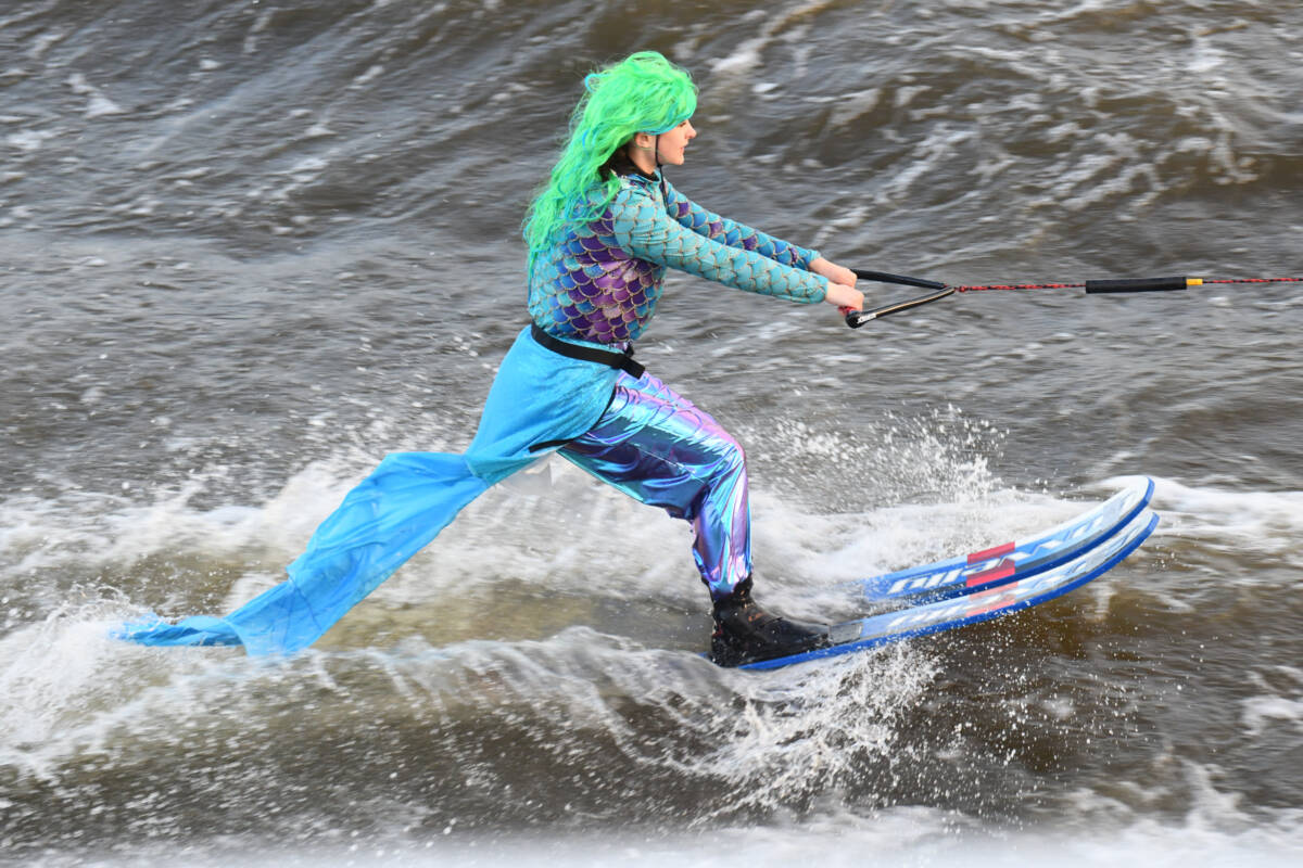 Wasserski-Show auf der Elbe