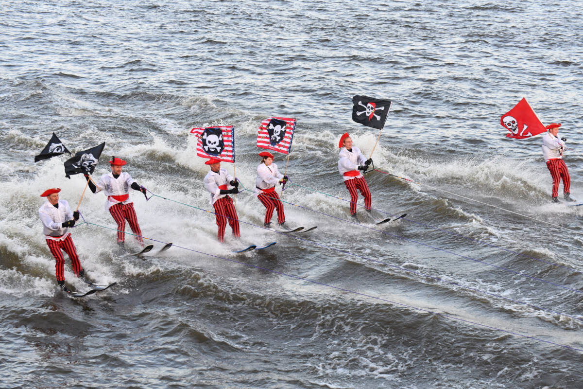 Wasserski-Show auf der Elbe