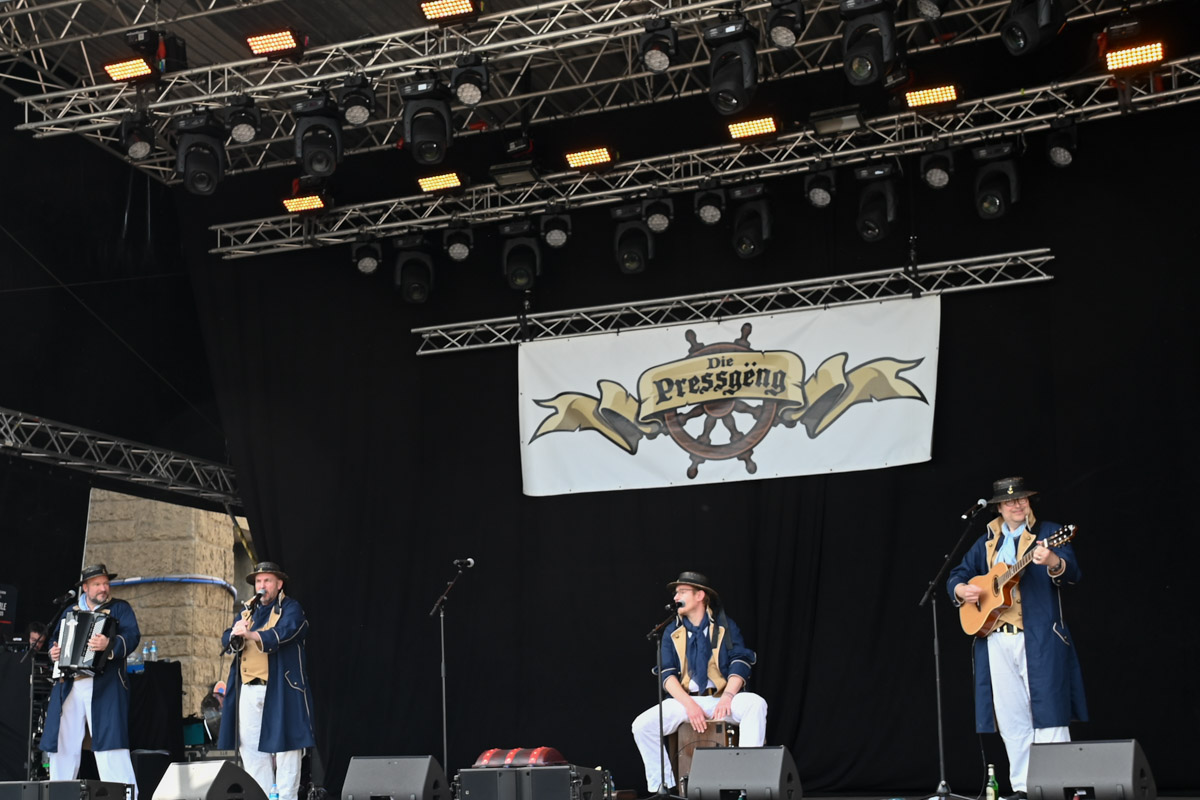 Band auf der Bühne