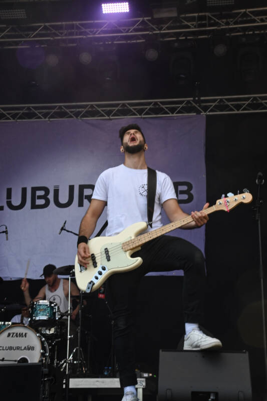 Konzert der Band Cluburlaub im Hochformat