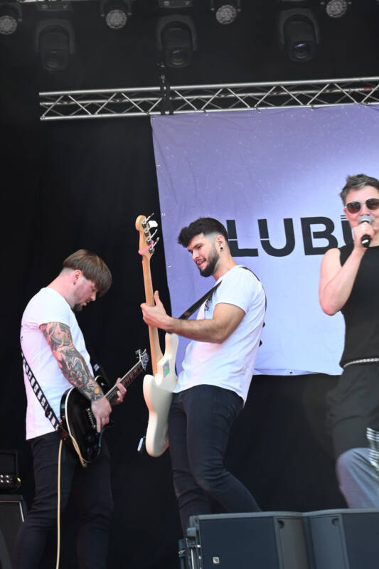 Konzert der Band Cluburlaub im Hochformat