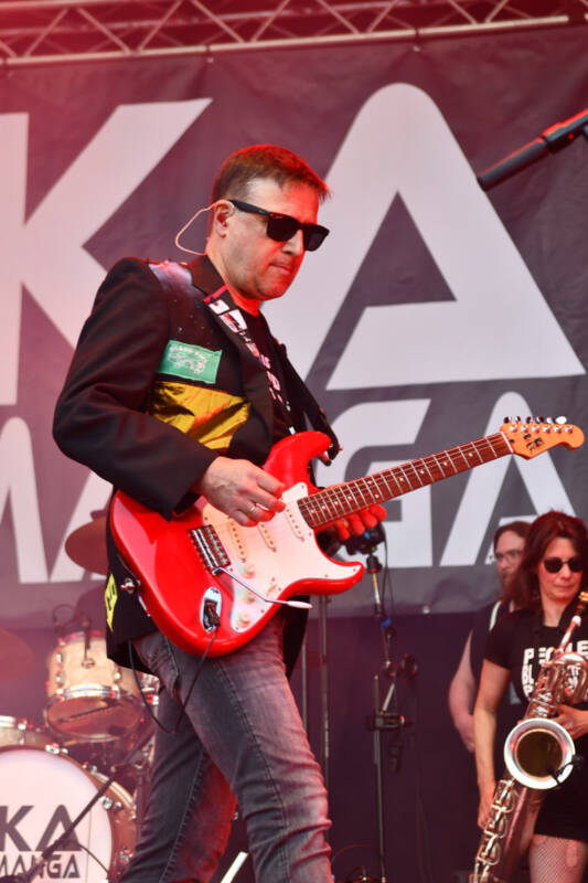 Konzert der Band Ska Ramanga im Hochformat