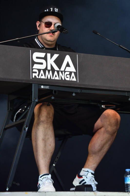 Konzert der Band Ska Ramanga im Hochformat