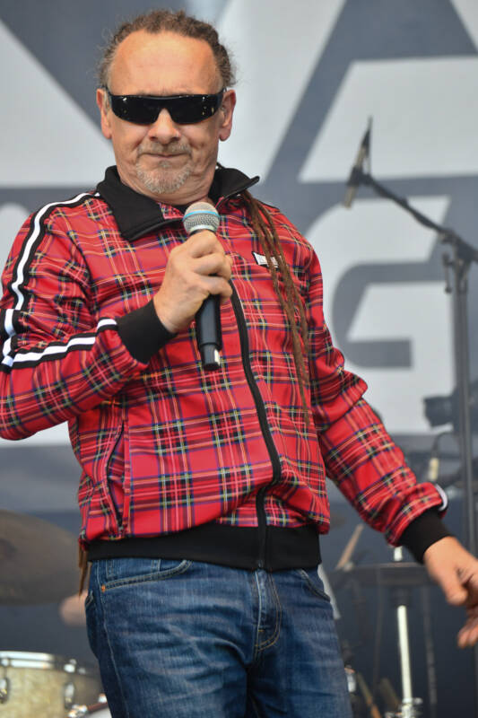 Konzert der Band Ska Ramanga im Hochformat