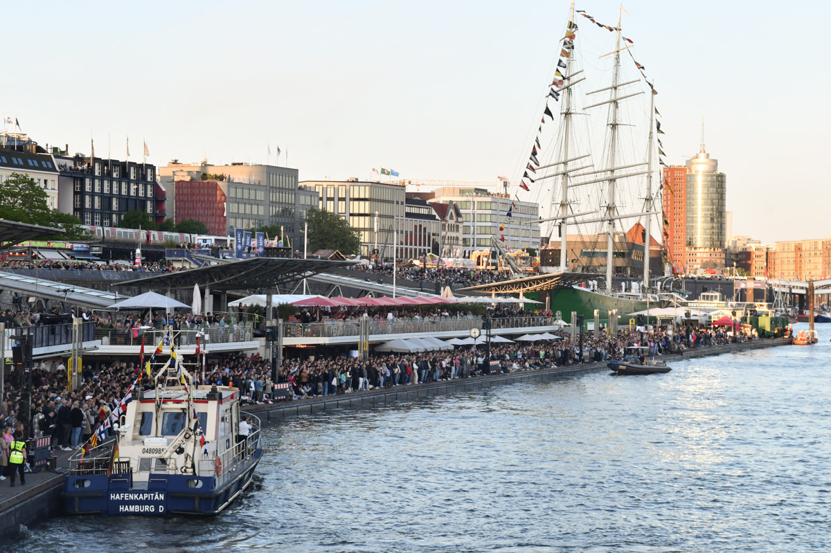 Bühne und Hafen