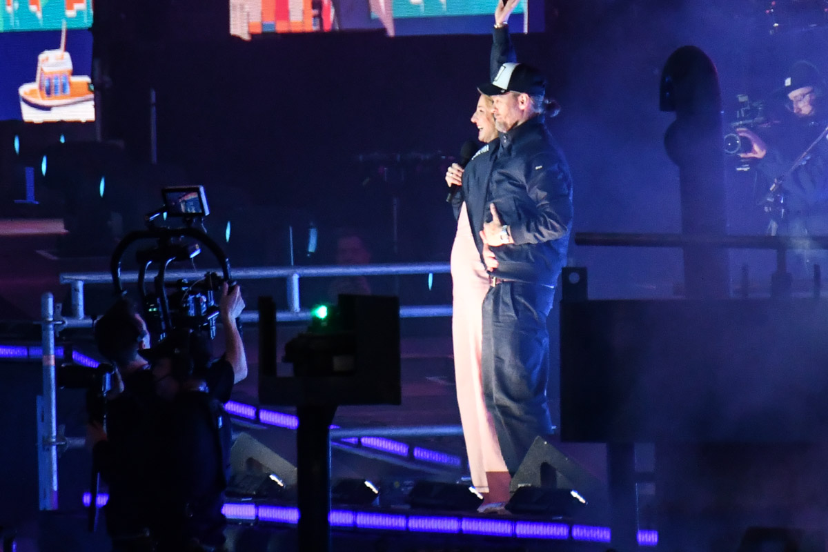 Show mit Rapper auf der Bühne