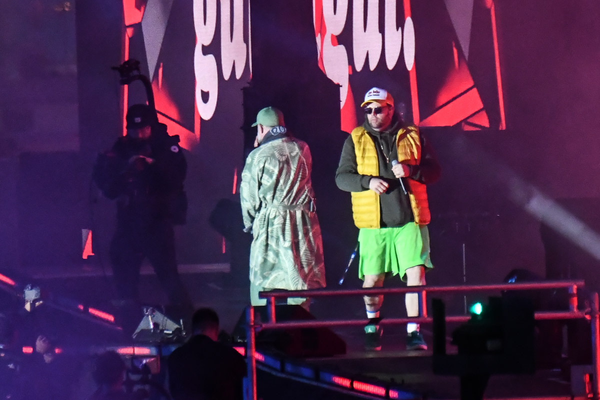 Show mit Rapper auf der Bühne