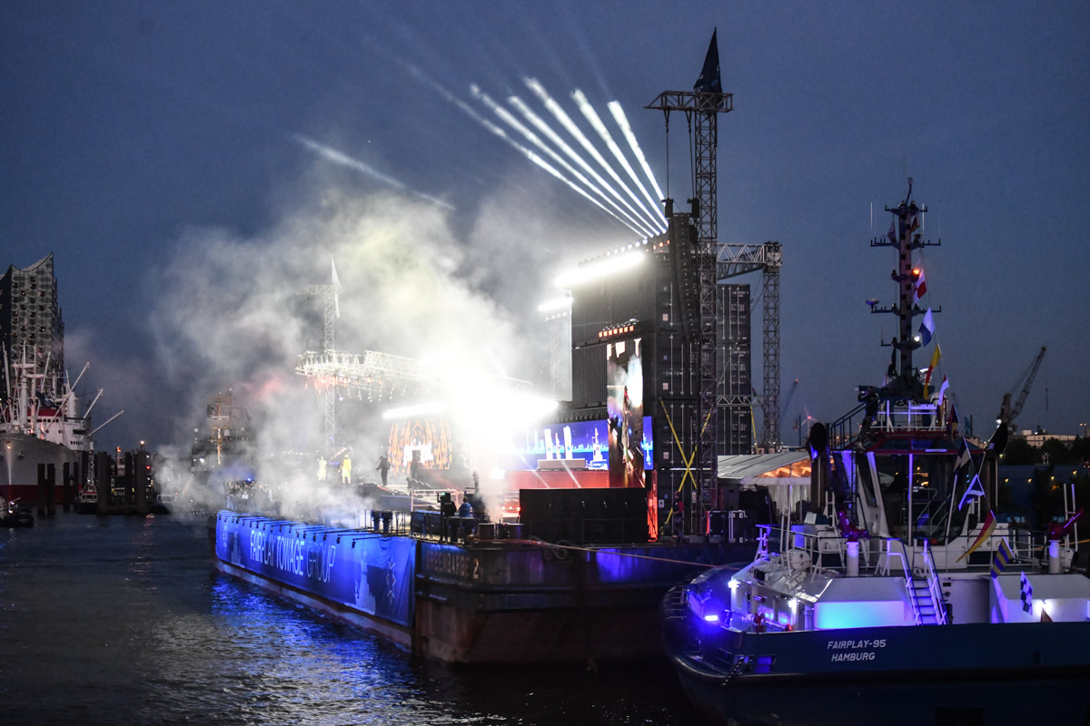 Show mit Rapper auf der Bühne