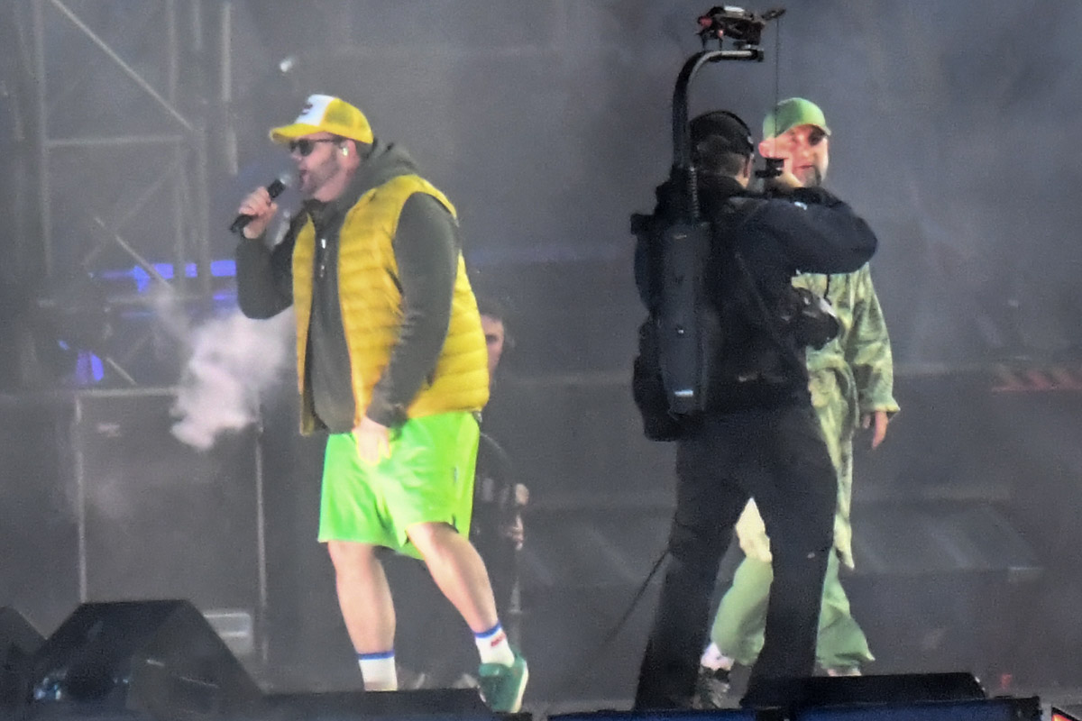 Show mit Rapper auf der Bühne