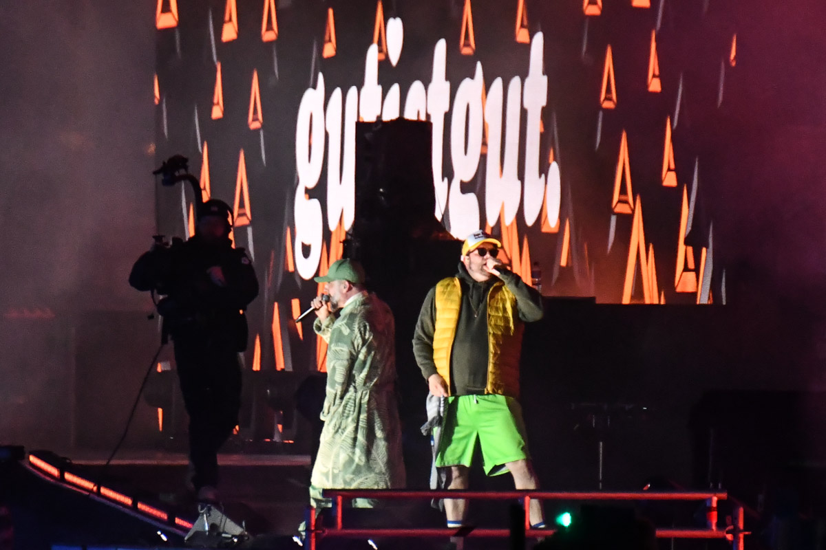 Show mit Rapper auf der Bühne