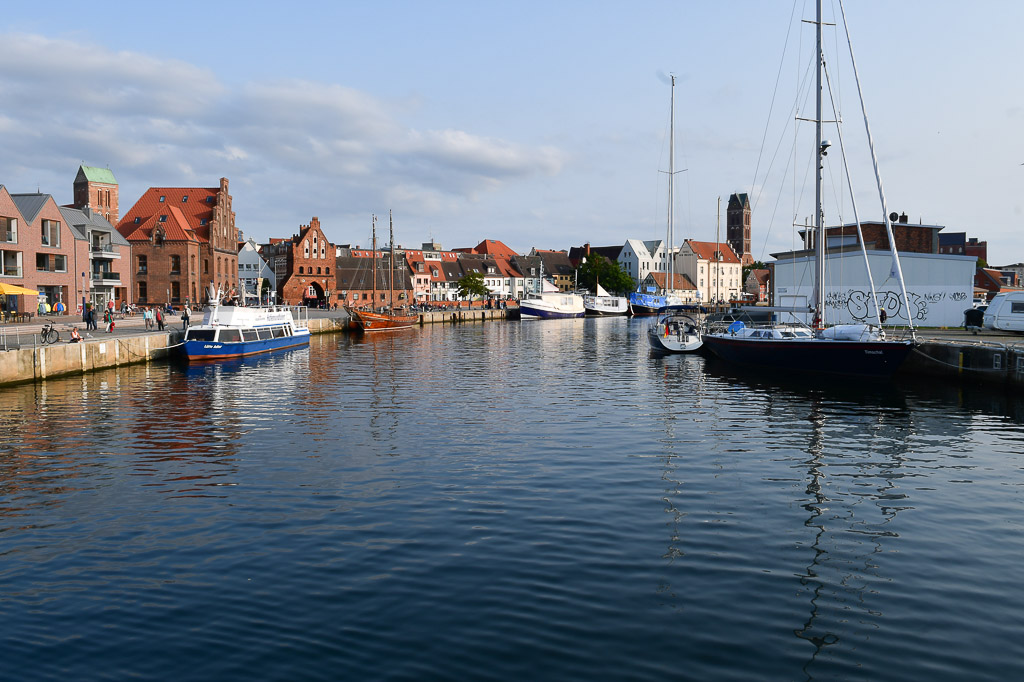 Alter Hafen mit Speichern