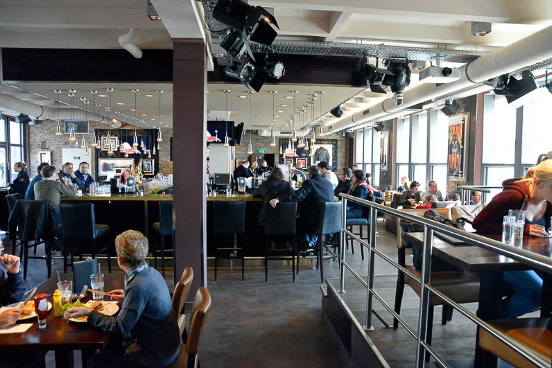 Restaurant mit Gästen