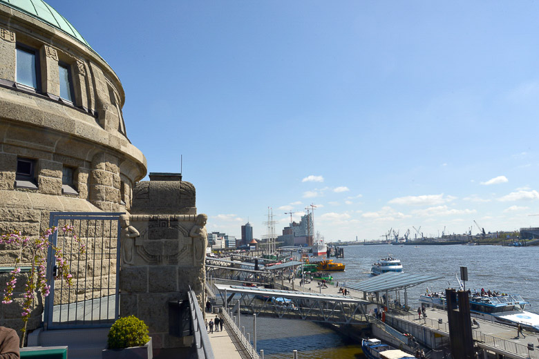 Blick von der Terrasse auf den Hafen