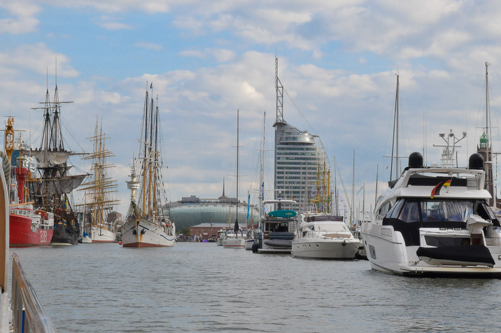 Neuer Hafen mit Yacht