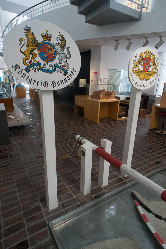 Wappen und Schild im Hochformat