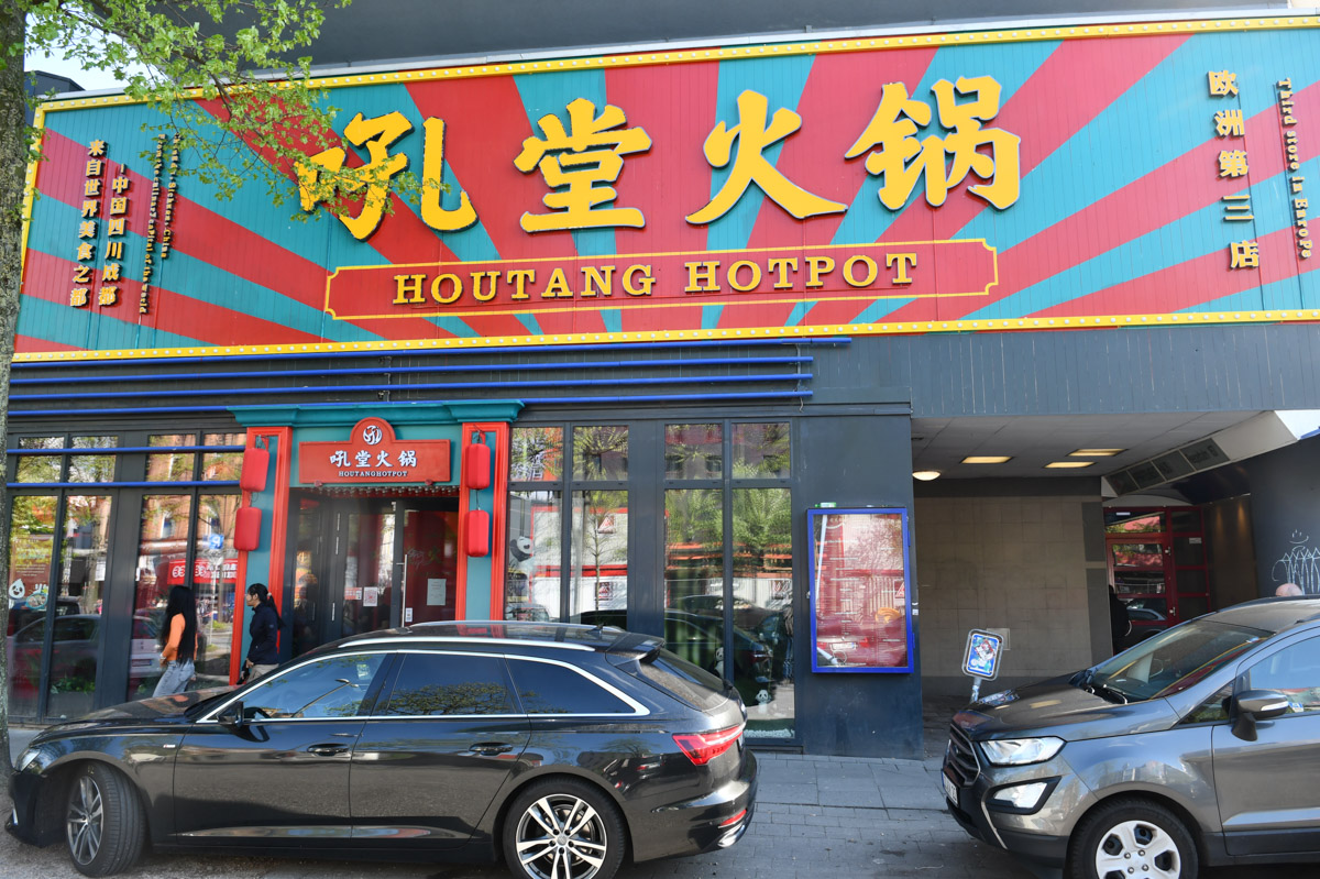 Außenansicht des HOUTANG Hotpot Restaurants an der Reeperbahn