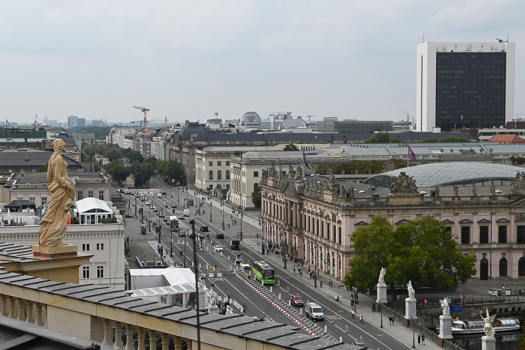 Straße Unter den Linden von oben