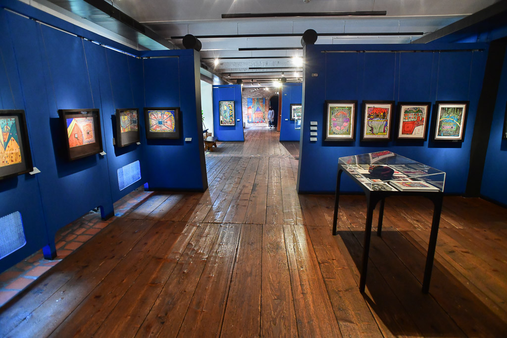 Blauer Ausstellungssaal