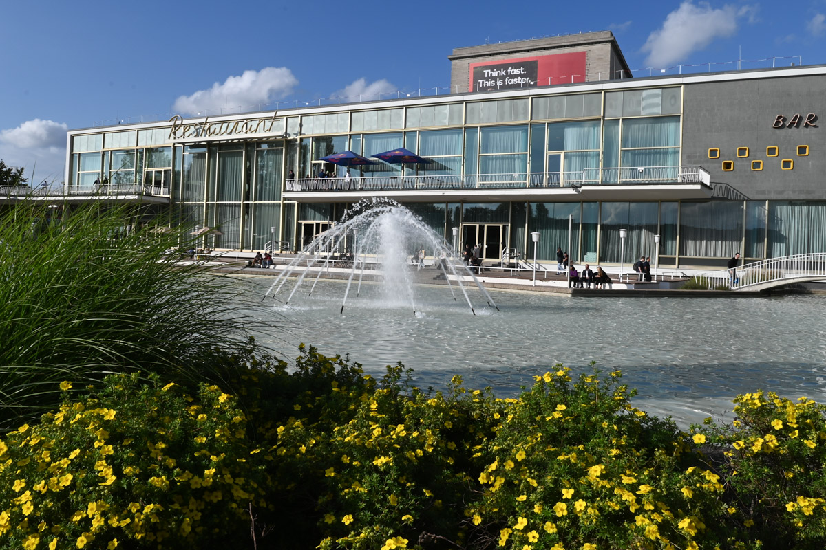 Messe Berlin mit Springbrunnen