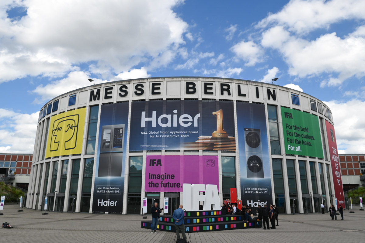 Messe Berlin mit IFA-Fahnen