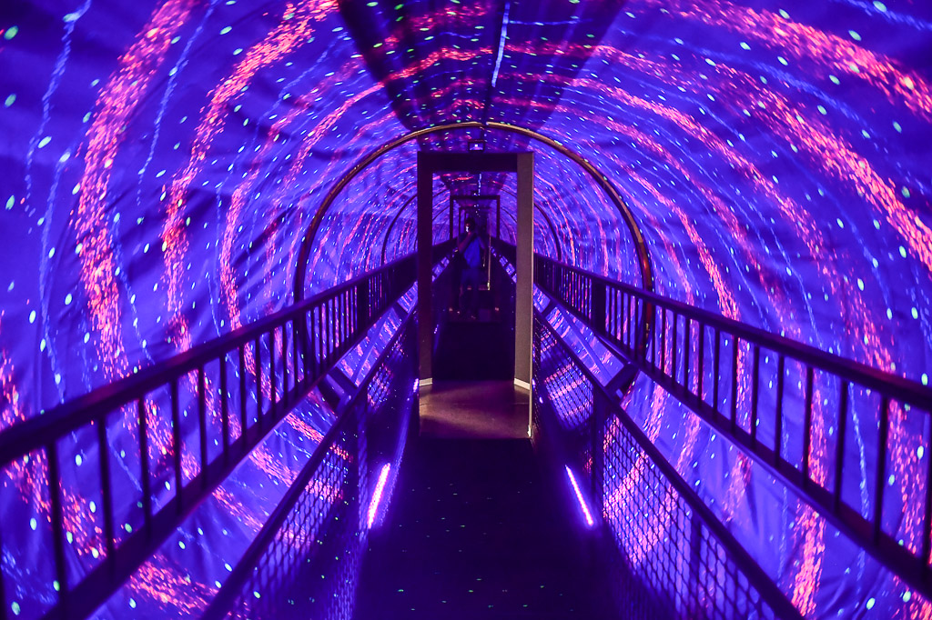 Vortex-Tunnel in Violett