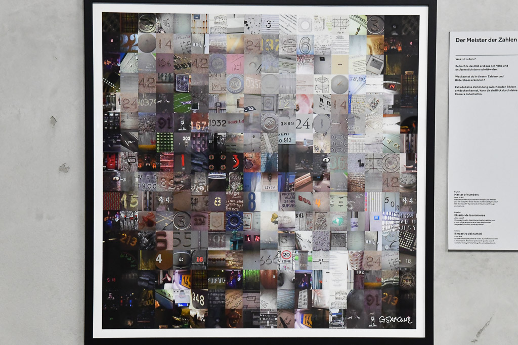 Mosaikbild eines Gesichts im Rahmen