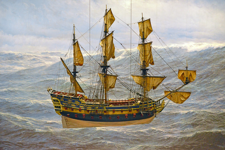 Gemälde eines Segelschiffs auf stürmischer See