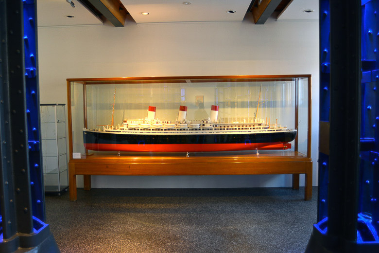 Modell eines Passagierschiffs