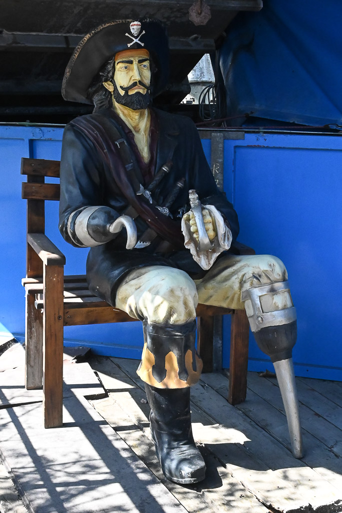 Piratenfigur im Hochformat